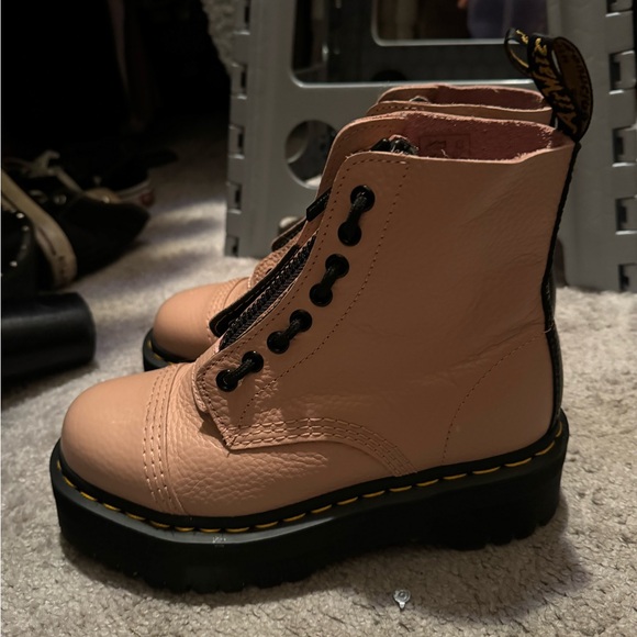 Dr. Marten Sinclair platform boot in powder pink - Picture 3 of 8